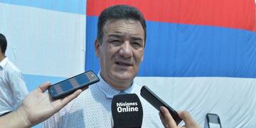 El intendente Miguel Dos Santos recibió a parte del gobierno provincial para el acto central de inicio de clases\u002E