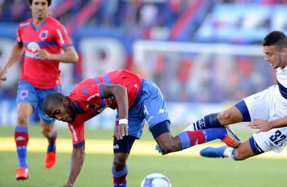 Gimnasia goleó a Tigre en un duelo clave por la permanencia