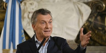 El presidente argentino, Mauricio Macri, habla en rueda de prensa el 29/01/2018 en Buenos Aires, Argentina\u002E El mandatario anunció una reducción de mil cargos políticos, el 25 por ciento de la planta total de su Gobierno, como parte de un ajuste que decidió aplicar en la estructura del Poder Ejecutivo\u002E\r\n(Vinculado al texto de dpa \