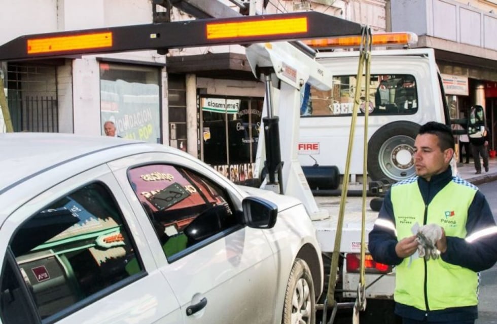 Fuerte enfrentamiento entre una inspectora de tránsito y un conductor en Paraná