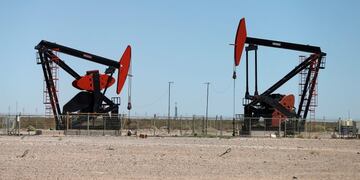 Oil rigs are seen at Vaca Muerta shale oil and gas drilling, in the Patagonian province of Neuquen, Argentina January 21, 2019\u002E Picture taken January 21, 2019\u002E REUTERS/Agustin Marcarian