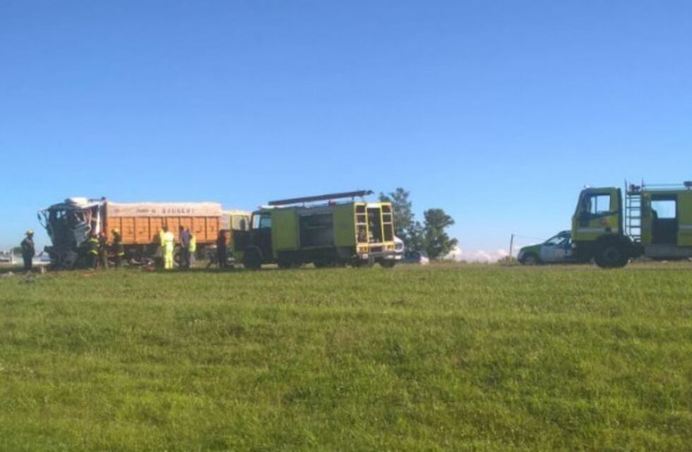 Continúa grave el camionero que este lunes protagonizó un violento choque en la autopista