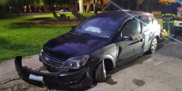 Un automovil cayo al Rio Xanaes en Arroyito