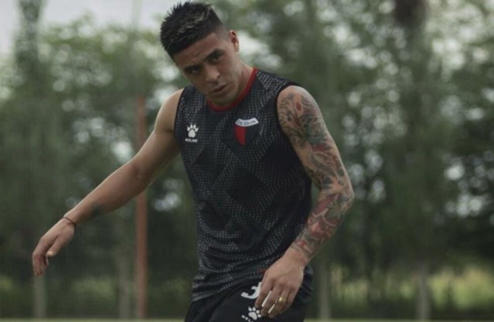 Brian Fernández se entrenó con la reserva de Colón mientras sigue su tratamiento