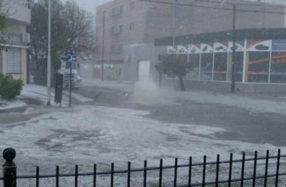 Impresionante temporal con caída de granizo en Río Cuarto