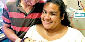 El bebé sufre y espera un tratamiento para su enfermedad\u002E (El Territorio)