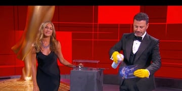 Jimmy Kimmel y Jennifer Aniston\u002E (AFP)