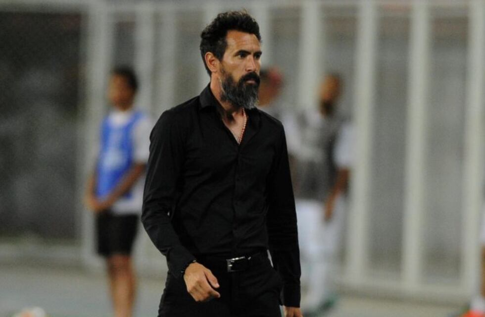 Eduardo Domínguez seguirá como entrenador de Colón de Santa Fe