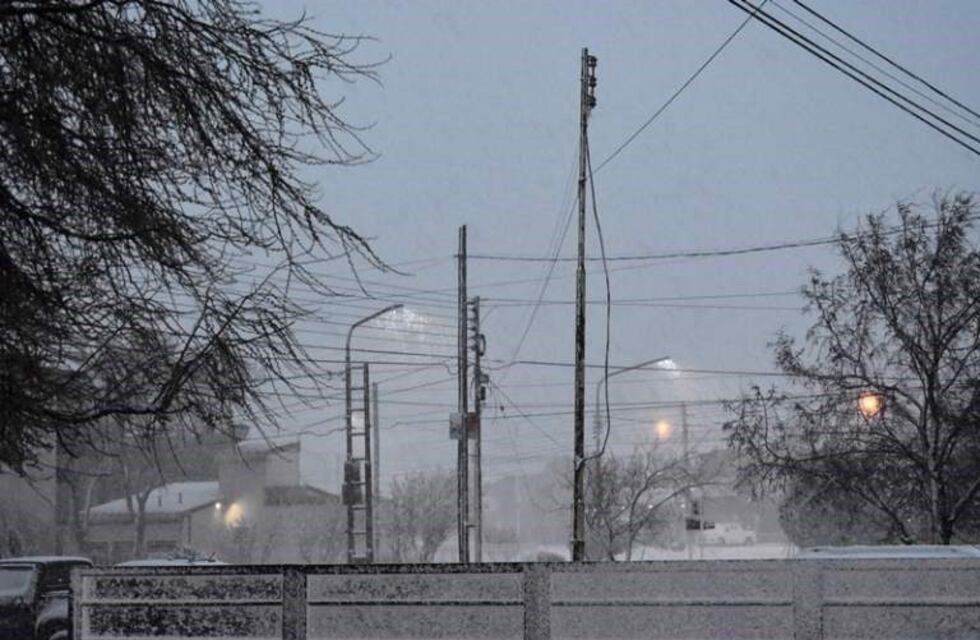 Sorprendente: en plena primavera Río Gallegos amanece nevado