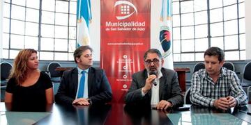 Firma de convenio entre la municipalidad y la Facultad de Ciencias Agrarias