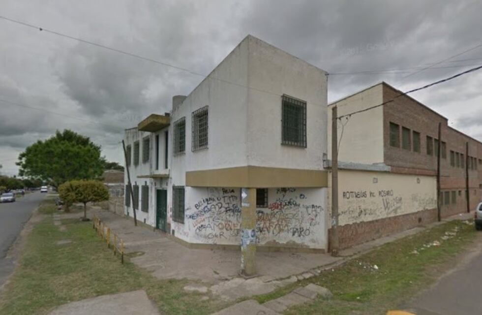 Docente apartado por violencia de género quiso volver y no hubo clases