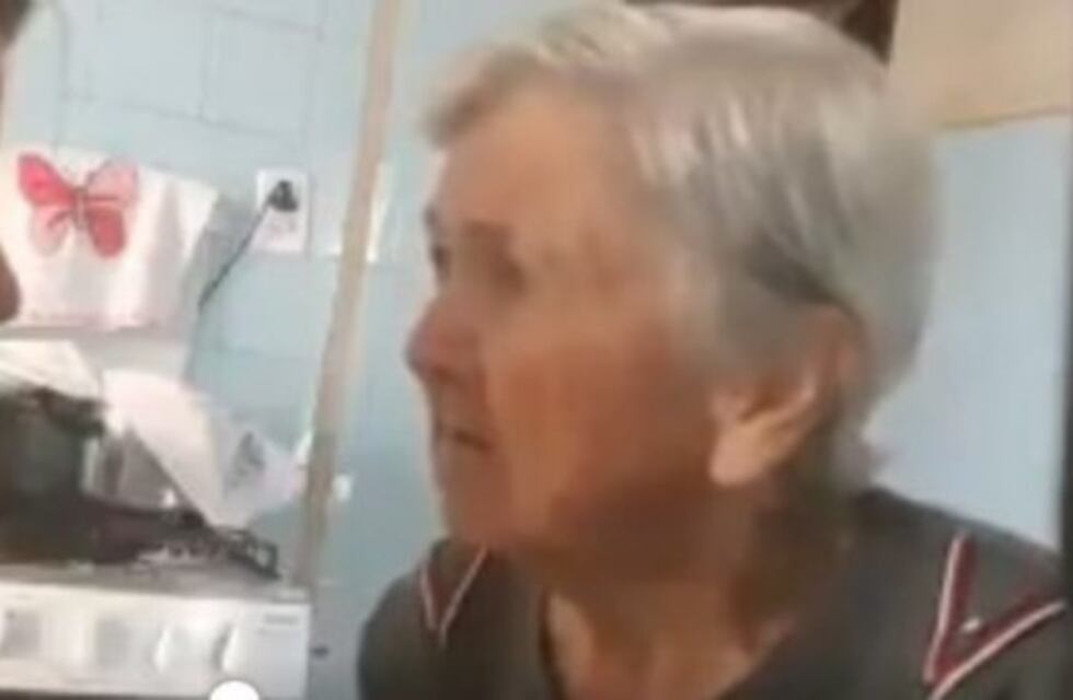 Video: una mujer con Alzheimer reconoce a su nieta y le dice que la ama