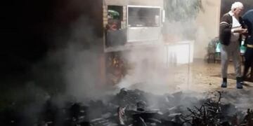 Las llamas comenzaron en un montículo de leña\u002E