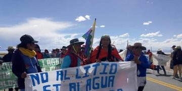 Comunidades cortan la ruta