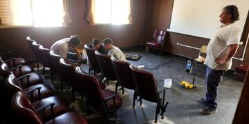 El proyecto de Pablo Baur de un cine en la escuela Antártida Argentina necesita de ayuda para concretarse\u002E (Portal Qué FCC)