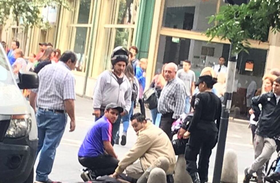 Peatones atraparon y le dieron una paliza a delincuentes que robaban en el centro