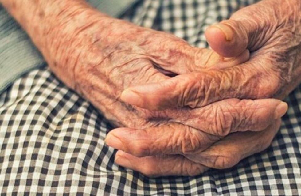 Asesinan a una anciana de 85 años en su casa e investigan si fue durante un robo