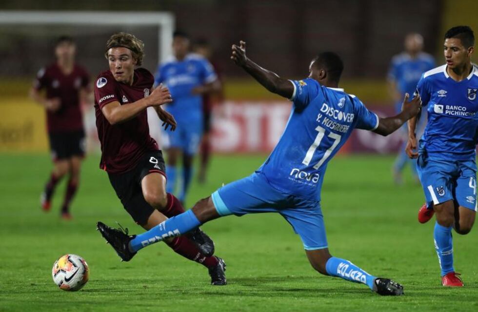 Lanús cayó 2-0 en su visita a Universidad Católica de Ecuador pero avanzó en la Copa Sudamericana