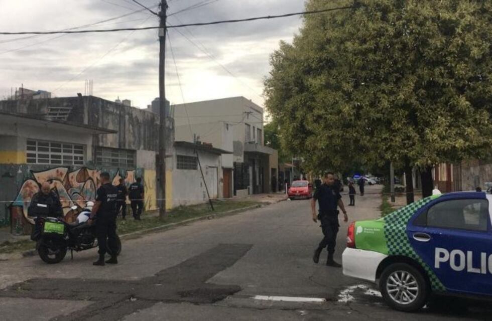 Quién es el hombre que estuvo atrincherado en el baño y que mató a su hijastro