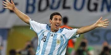 Maxi Rodríguez celebra su golazo agónico ante México, por los octavos de final de Alemania 2006\u002E