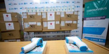 Termómetros entregados por la Cruz Roja\u002E