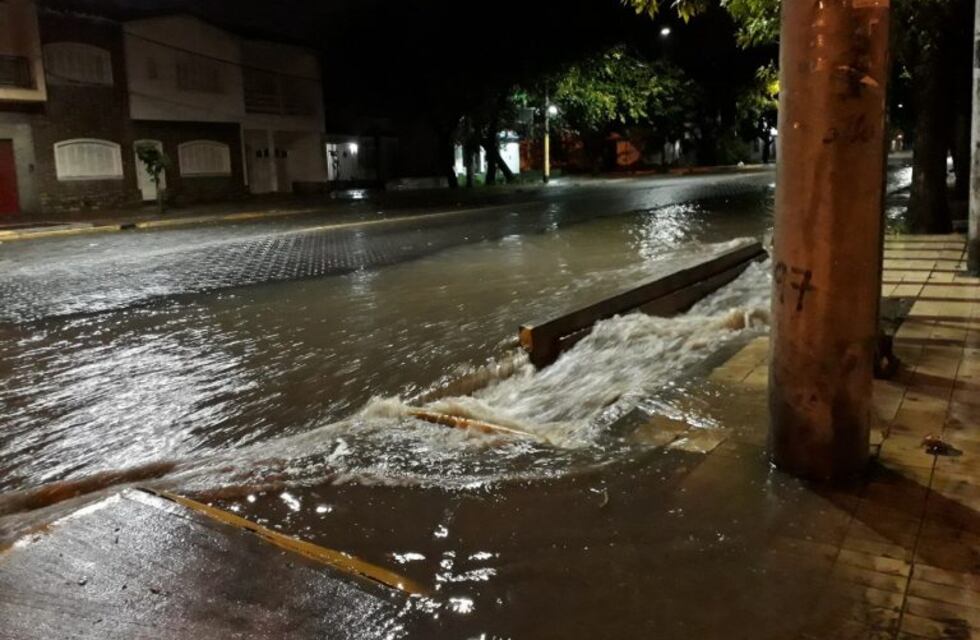 La fuerte tormenta inundó varias zonas del Gran Mendoza
