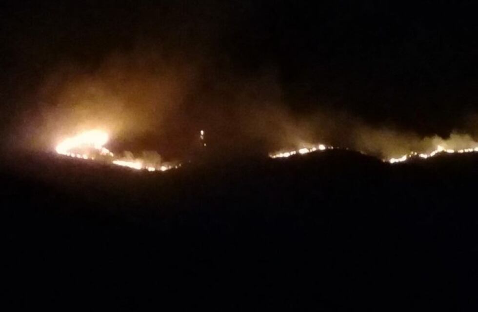Sigue el combate al fuego en Bialet Massé