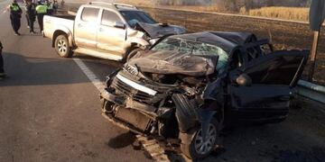 Así quedó una de las camionetas y el auto que protagonizaron el choque en cadena\u002E
