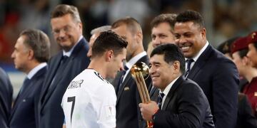 Soccer Football - Chile v Germany - FIFA Confederations Cup Russia 2017 - Final - Saint Petersburg Stadium, St\u002E Petersburg, Russia - July 2, 2017 Germany’s Julian Draxler is presented with the Golden Ball by Diego Maradona after the game REUTERS/Carl Recine