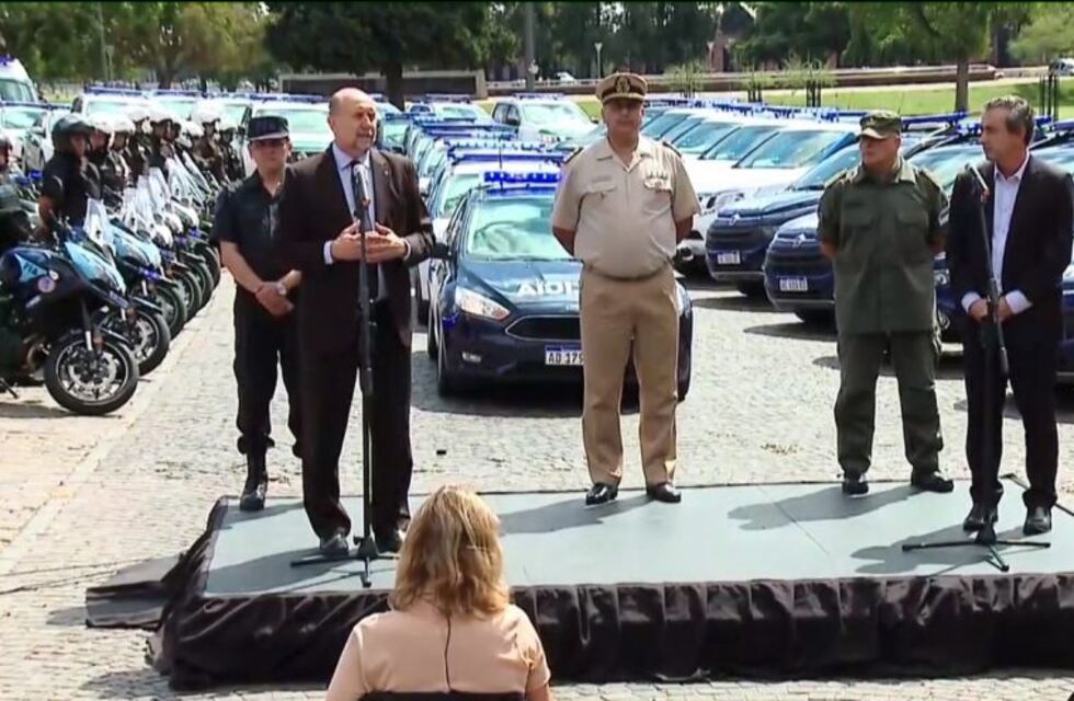 Perotti y Javkin recibieron nuevos móviles de la Policía Federal para Santa Fe