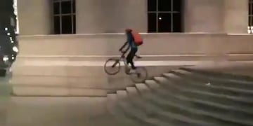 Una prueba que casi le cuesta caro\u002E Se dio un golpazo en la avenida Vélez Sarsfield\u002E