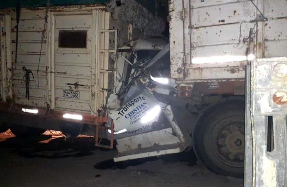Un conductor falleció tras un choque entre camiones