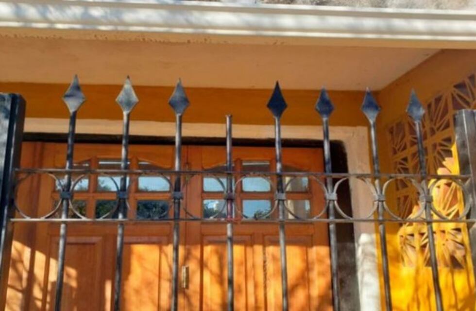 Quiso robar y terminó ensartado en una reja
