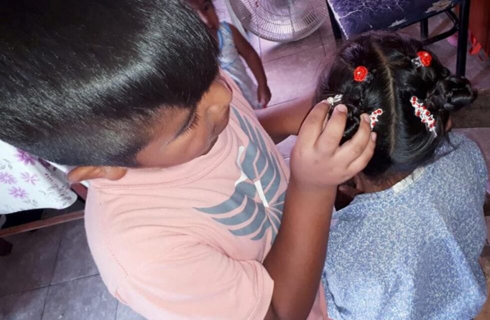 Un estilista salteño de ocho años es la estrella de los desfiles de su ciudad