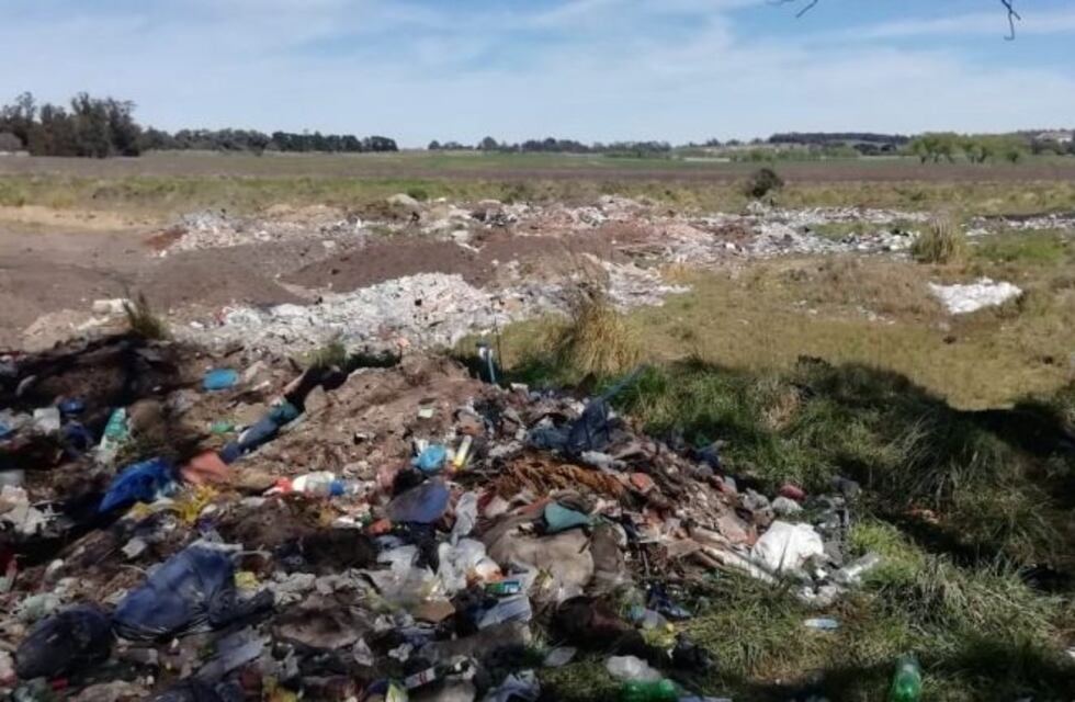 Un basural se instaló en las afueras de Batán y crece de forma desmedida