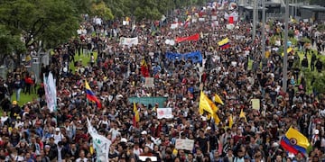 Multitudinarias protestas contra el gobierno de Duque en Colombia\u002E