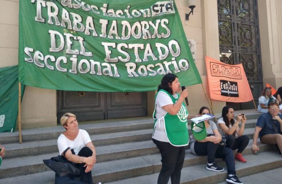 ATE Rosario y Siprus movilizaron a Gobernación en alerta por los empleados precarizados