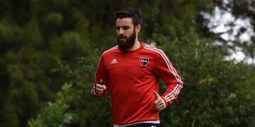 Newell's oficializu00f3 la contrataciu00f3n del lateral Josu00e9 San Romu00e1n