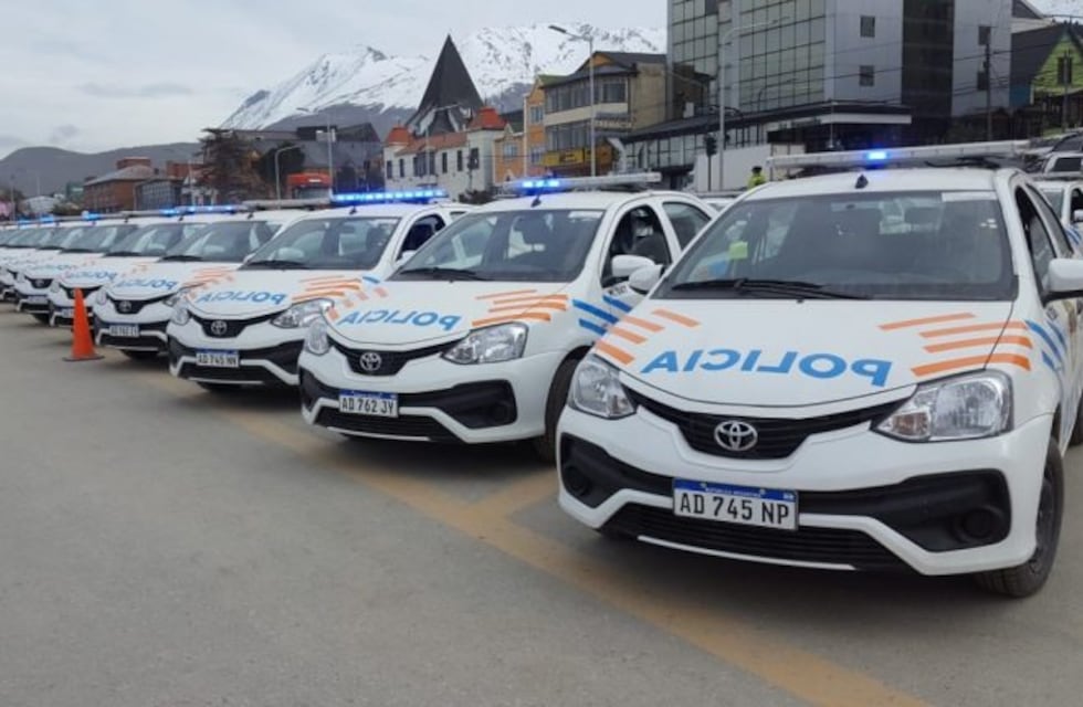 Se presentaron los 80 nuevos móviles de la Policía Provincial