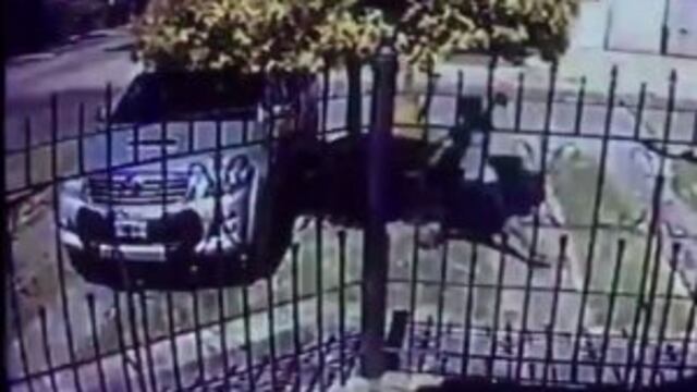 El sospechoso se llevu00f3 un bolso en cuestiu00f3n de minutos.