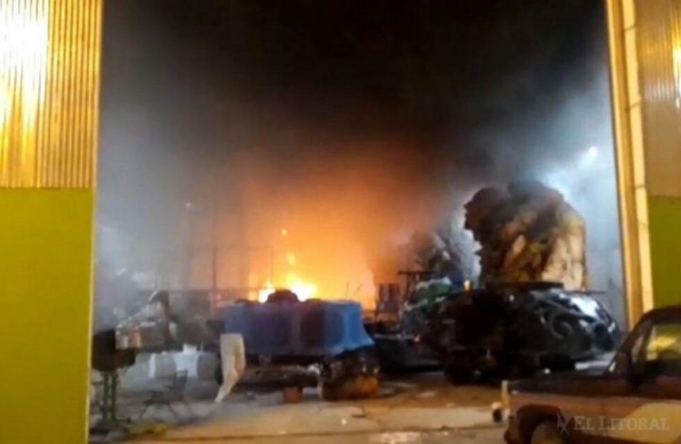 Incendio en galón de comparsa destruyó una carroza