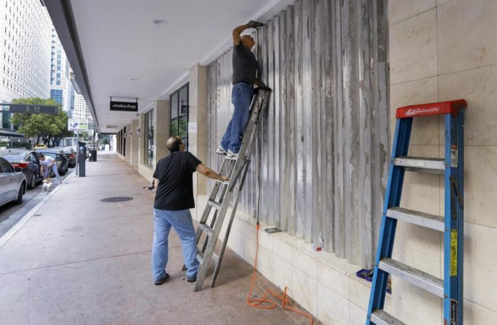 "Nos íbamos al centro de evacuados o nos dejaban encerrados cuatro días en el hostel"