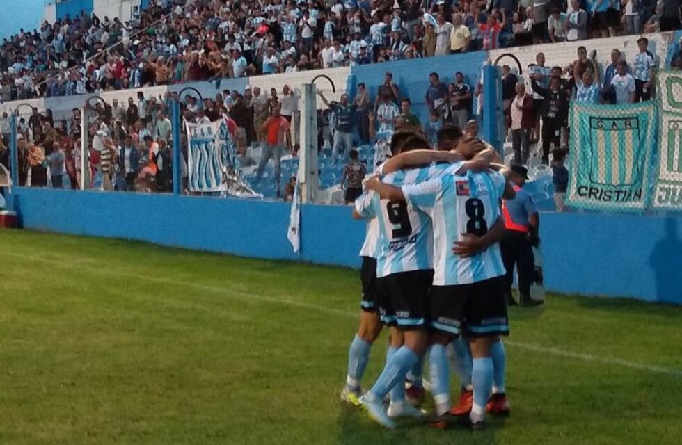 Racing derrotó al puntero del Federal A y alargó su racha