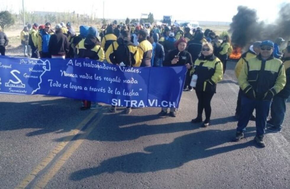Trabajadores viales cortan la Ruta N°3