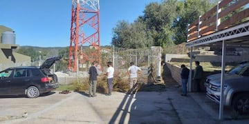 Antena clandestina en un barrio de Tanti\u002E (Foto: gentileza diario digital La Roca)\u002E