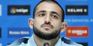 GRAFCAT2502\u002E BARCELONA, 17/07/2019\u002E- El delantero argentino Matías Ezequiel Vargas atiende a los medios de comunicación, este miércoles, durante su presentación como jugador blanquiazul\u002E EFE/ Andreu Dalmau