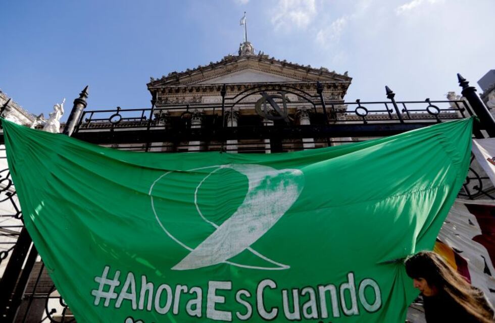 Diputados presentaron un proyecto que busca penar a quienes impidan la interrupción legal del embarazo