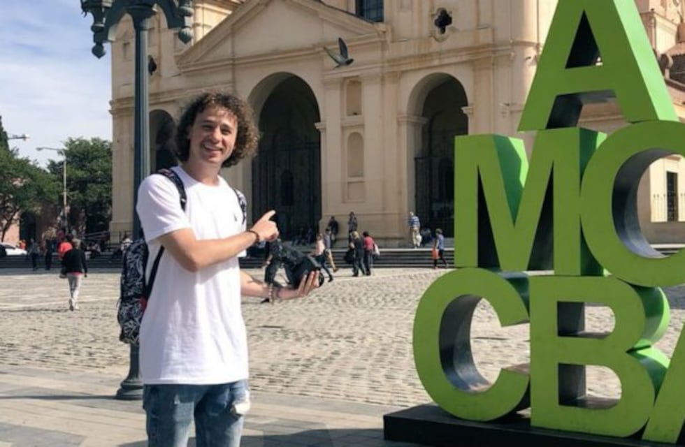 El youtuber Luisito comunica salió a saludar a sus fans y le robaron el celular a su novia