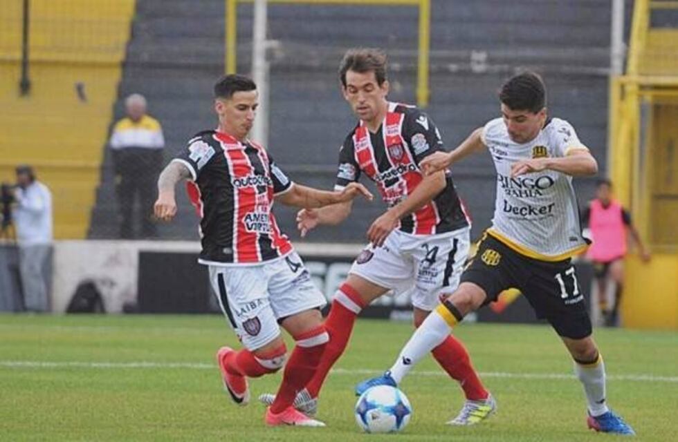 Olimpo superó 2-0 a Chacarita en Bahía Blanca