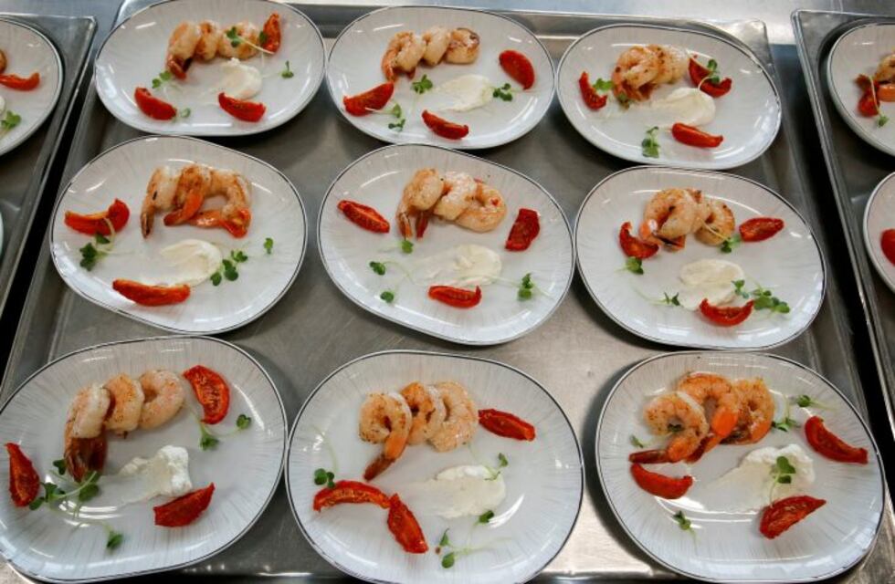 Propietarios de servicios de catering afirman que las ventas cayeron un 50%